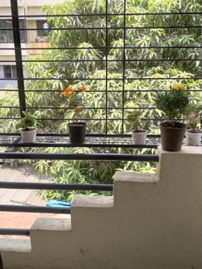 CHEERFUL 1 Double Bedroom ( Inside Bungalow with Express Wifi )